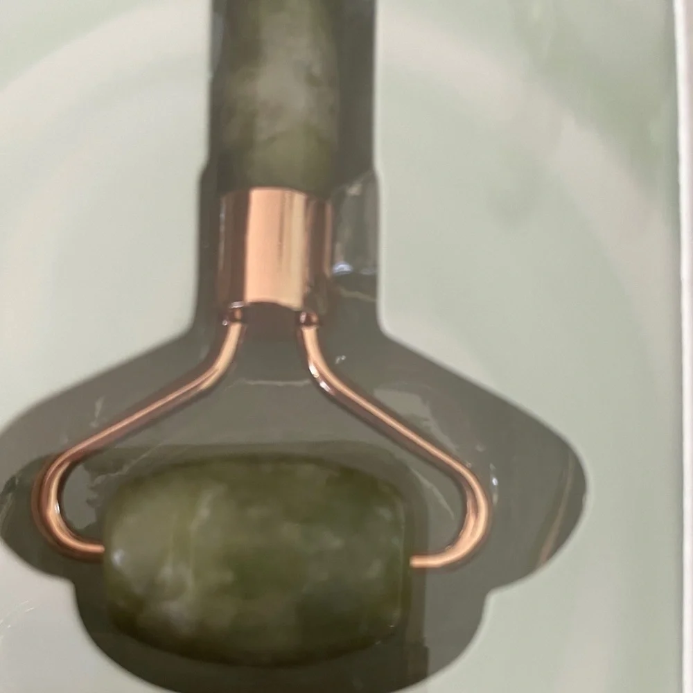 Brookstone Green Jade Face Roller NEW